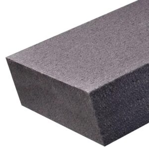 Jak wykorzystać styropian fasadowy na fundament do poprawy izolacji budynku?