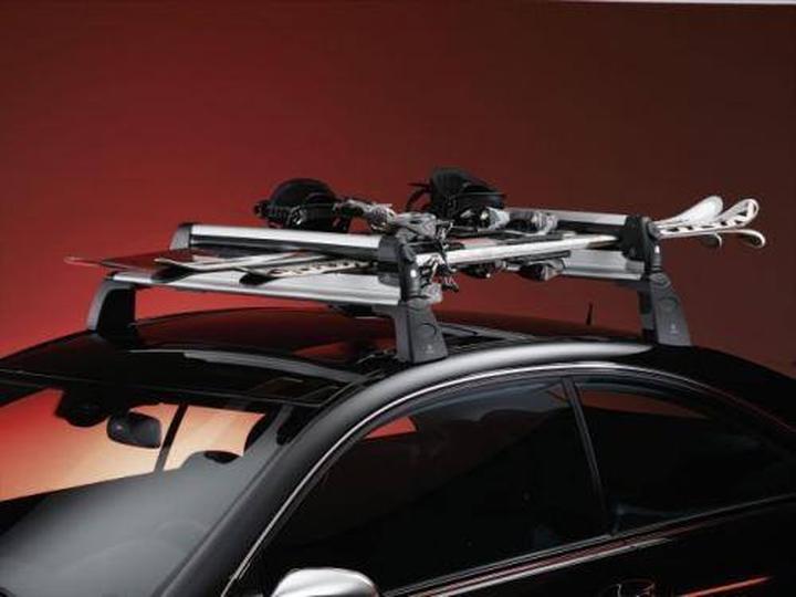 Uchwyt na narty do samochodu