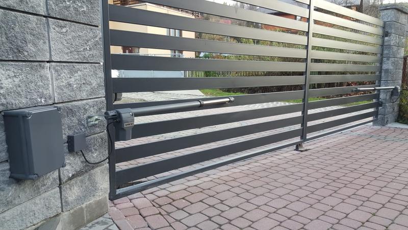 Praktyczny przewodnik: Jak zamontować napęd do bramy skrzydłowej krok po kroku