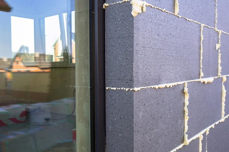 Montaż płyt styropianowych